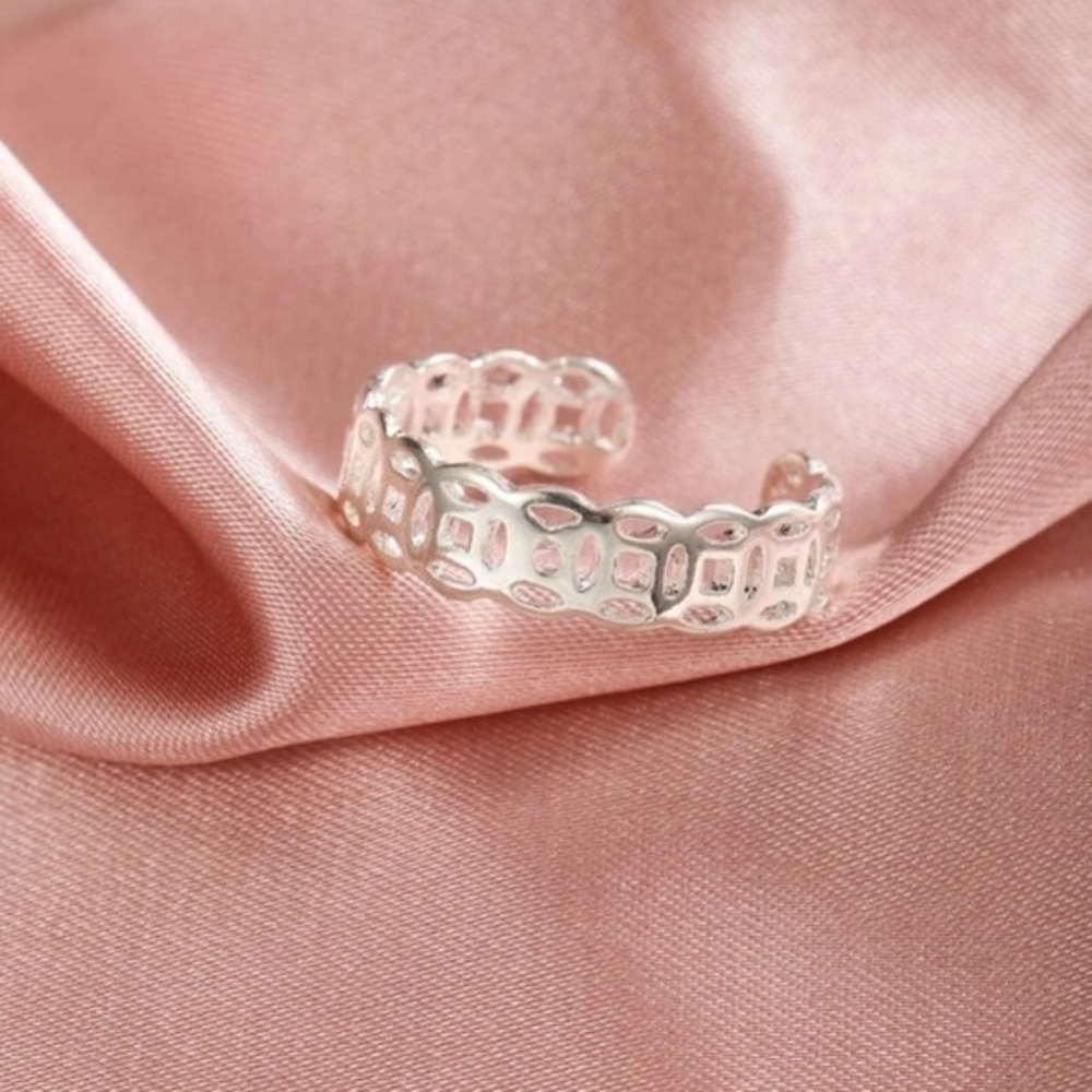 Silver Toe Ring - Picture 3 of 4